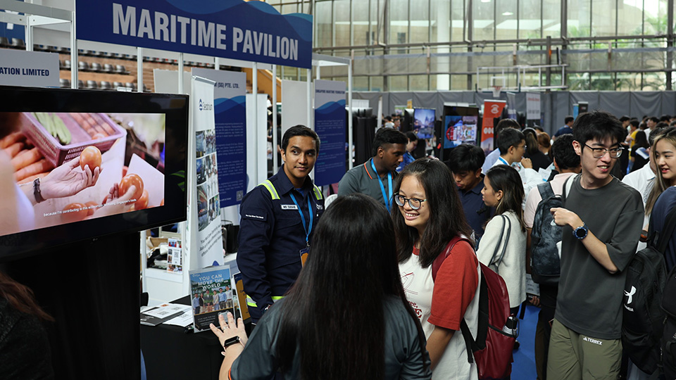 NUS Career Fest 2025 kicks off, drawing thousands of students to University Town on opening day